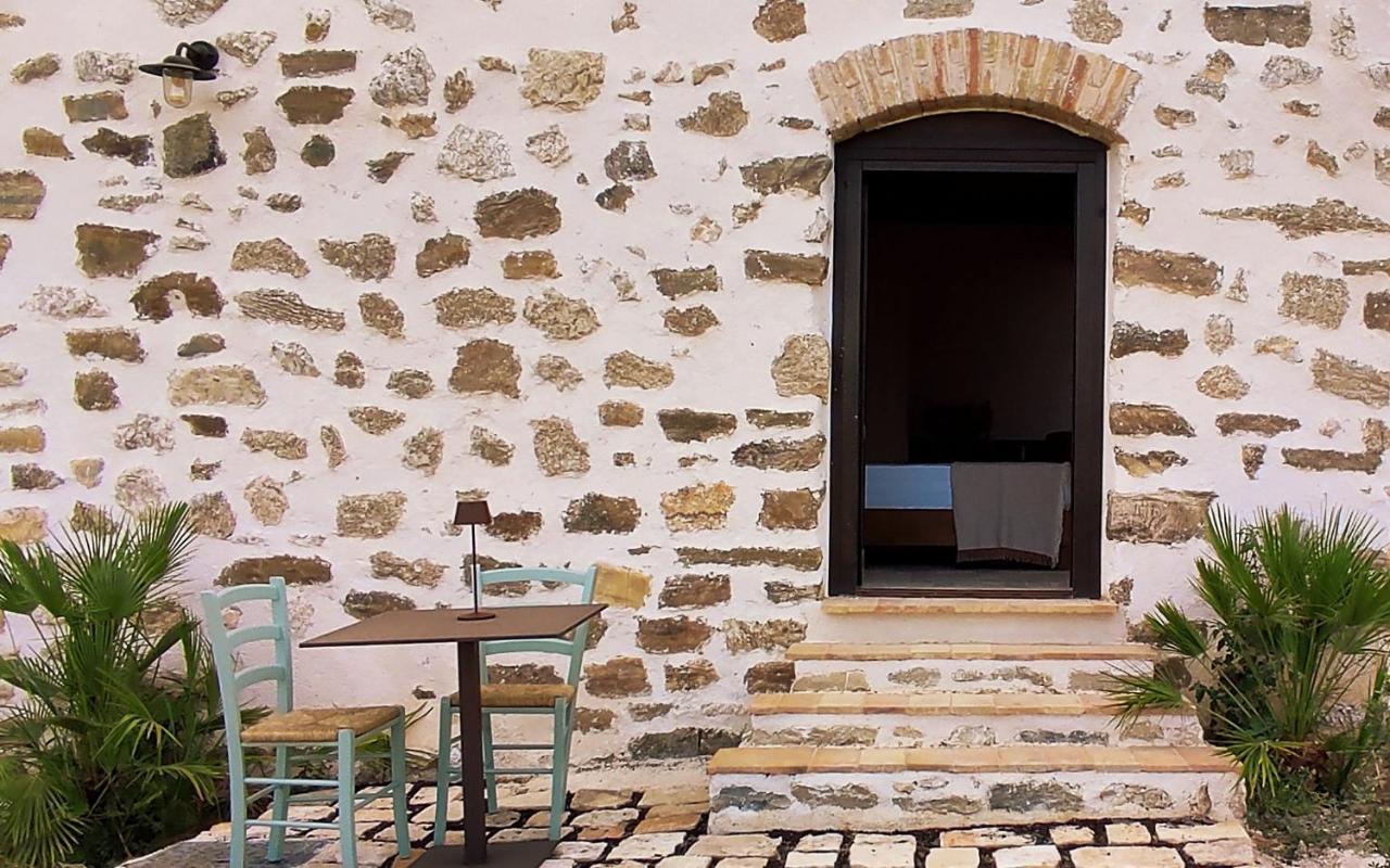 Borgo Delle Pietre Hotel ปอร์โต เอมเปโดเกล ภายนอก รูปภาพ